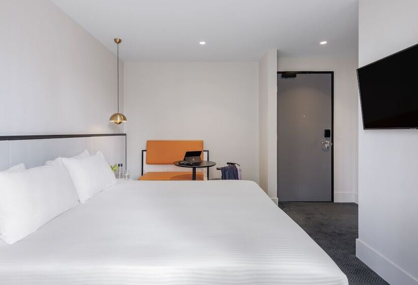 Brady Hotels Jones Lane