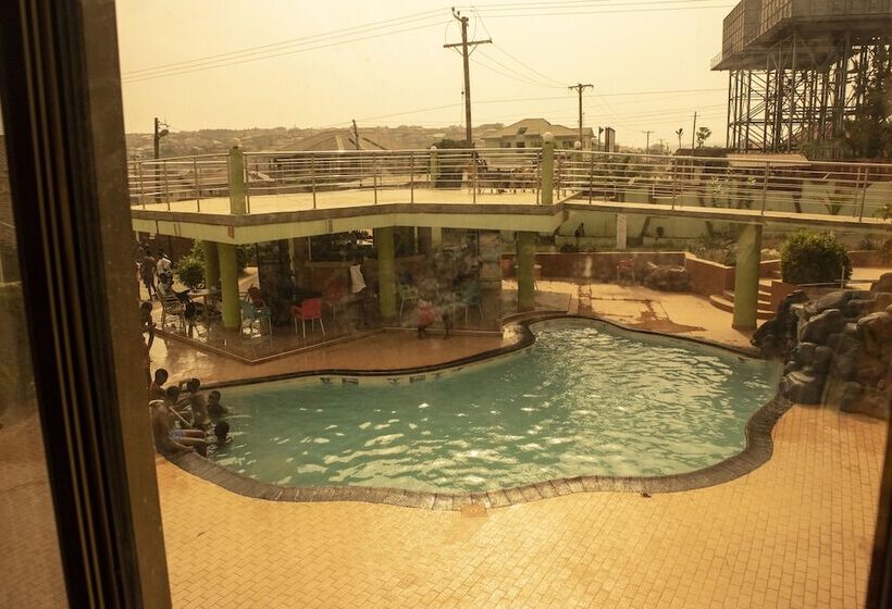 هتل Crown Liberty