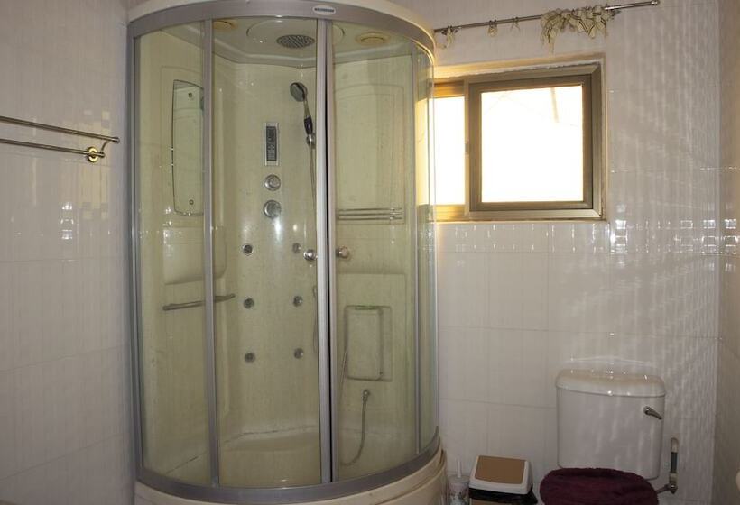 هتل Crown Liberty