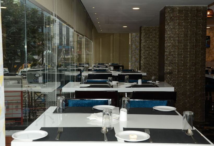 בית מלון כפרי Karunya Residency