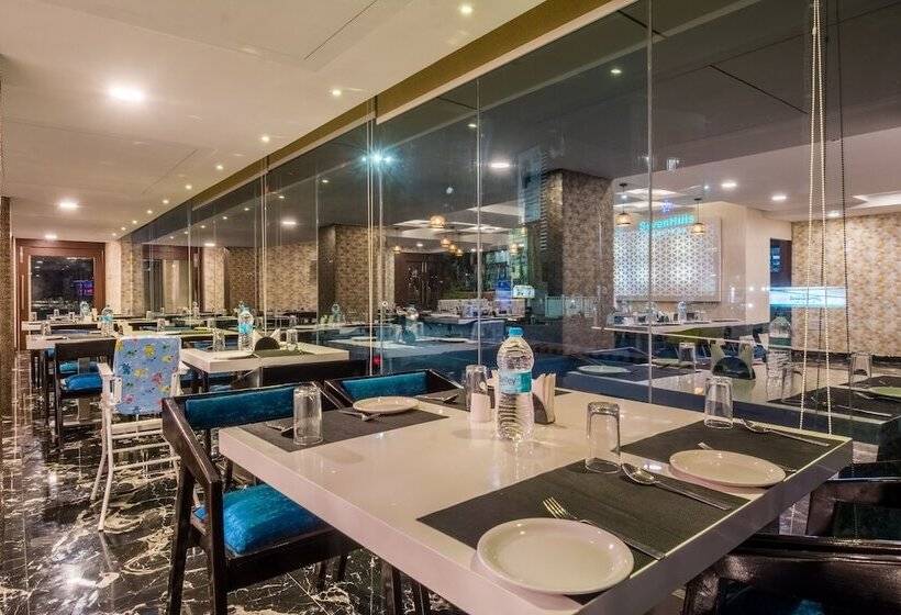 בית מלון כפרי Karunya Residency