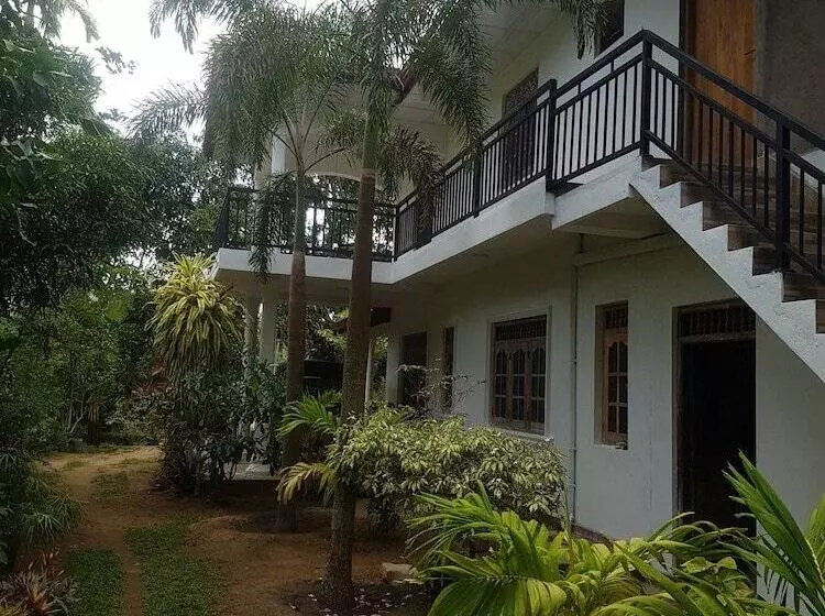 پانسیون Amada Lake View Homestay