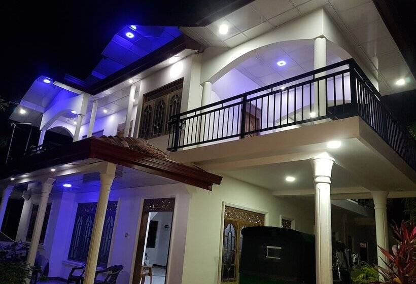 Pensió Amada Lake View Homestay