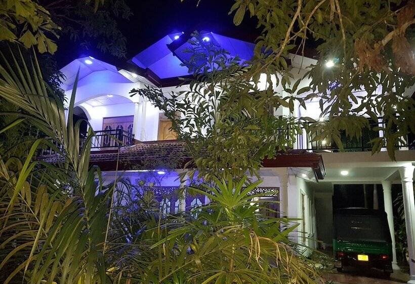 Pensió Amada Lake View Homestay