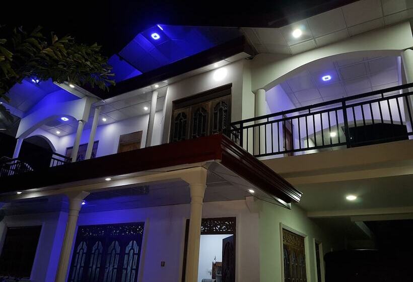 Pensió Amada Lake View Homestay