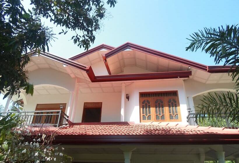 Pensió Amada Lake View Homestay