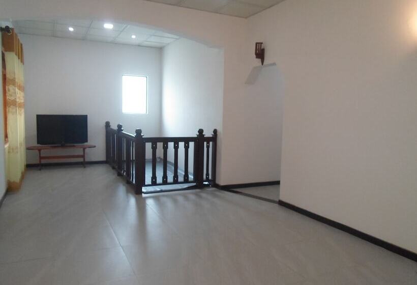 Pensió Amada Lake View Homestay