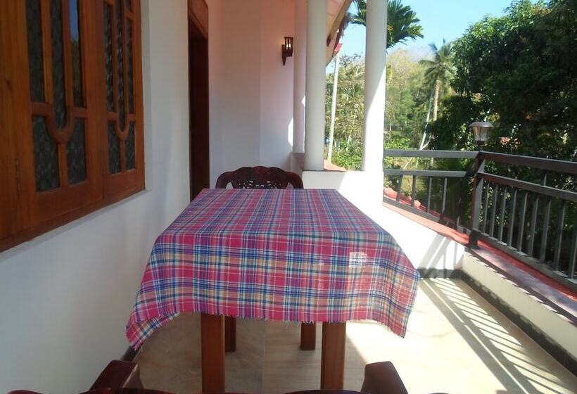 Pensió Amada Lake View Homestay