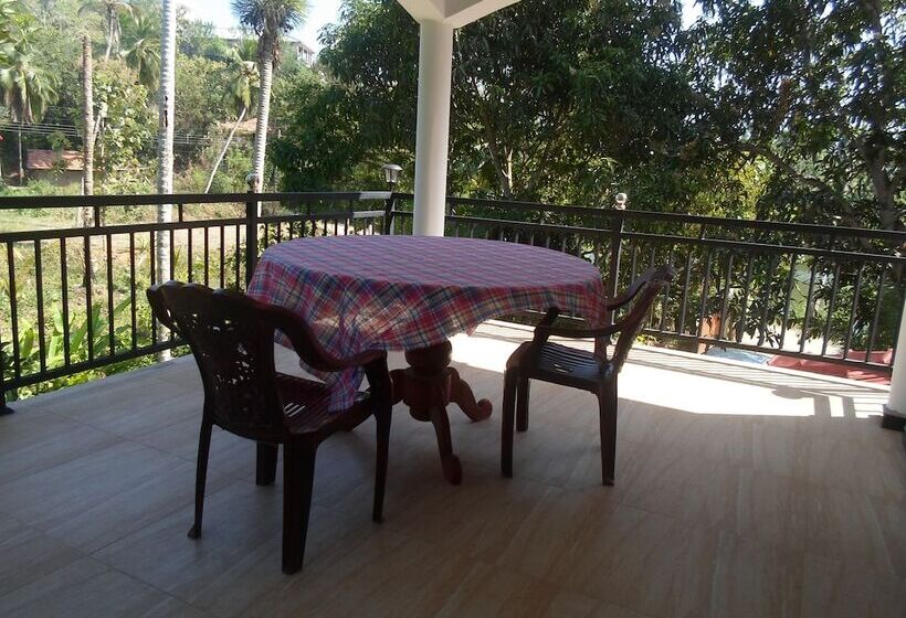 Pensió Amada Lake View Homestay