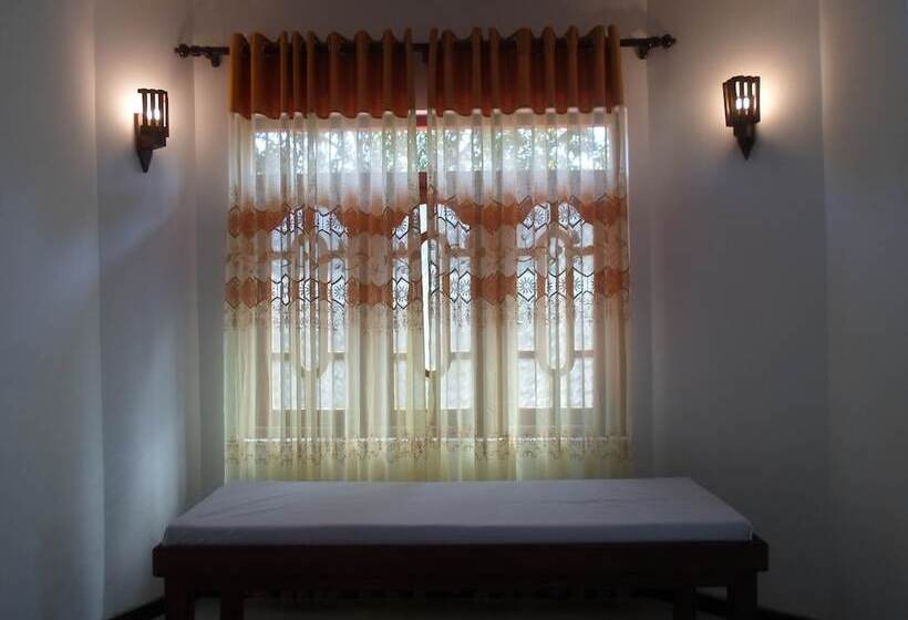 Pensió Amada Lake View Homestay