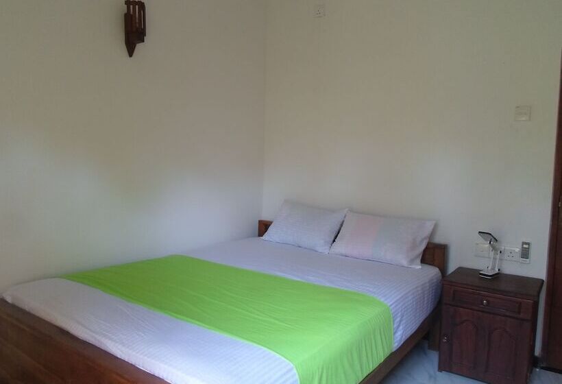 Pensió Amada Lake View Homestay