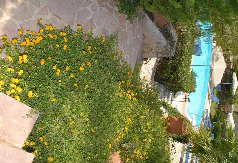 Christoforos Apartments