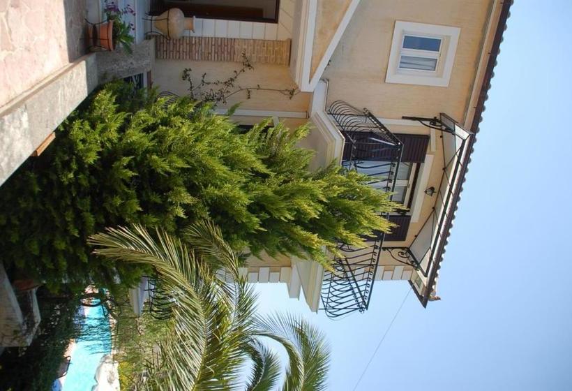 Christoforos Apartments