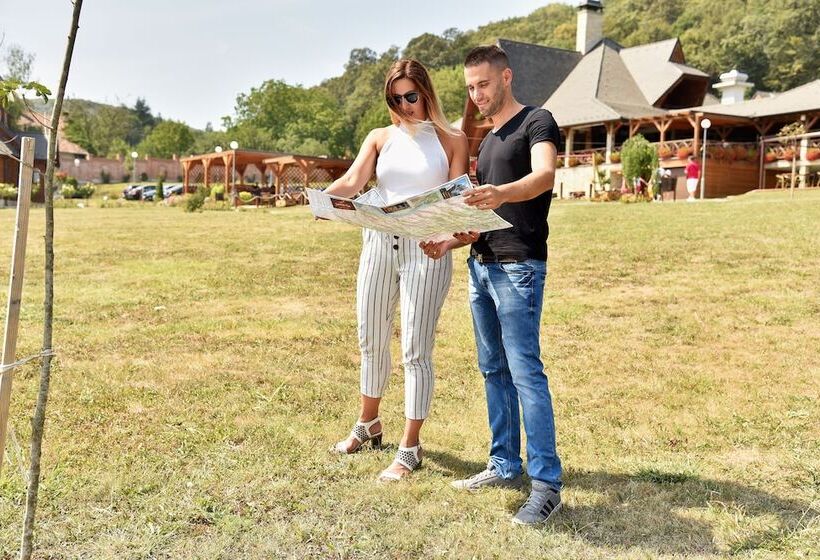 هتل Etno Naselje Vrdnička Kula