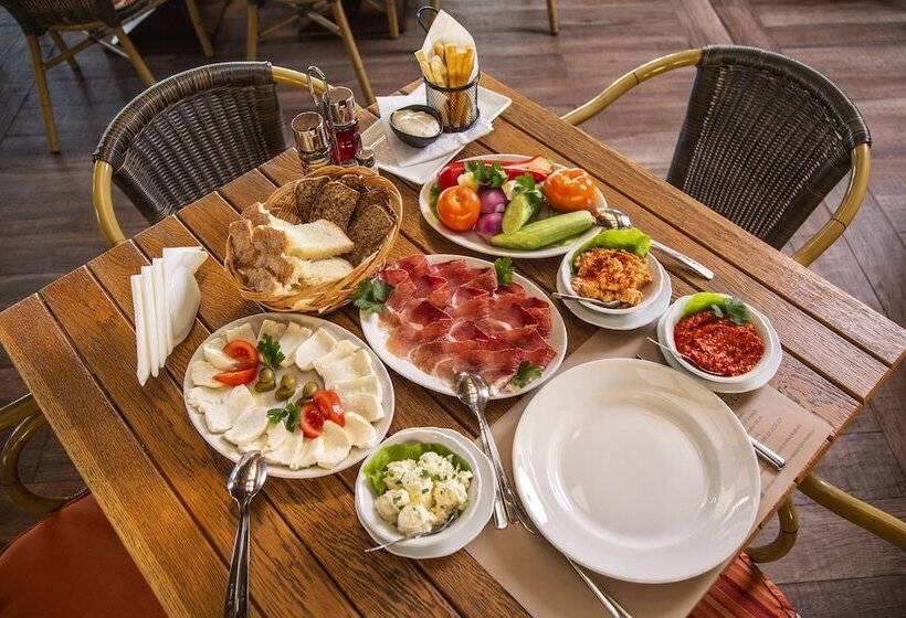 هتل Etno Naselje Vrdnička Kula