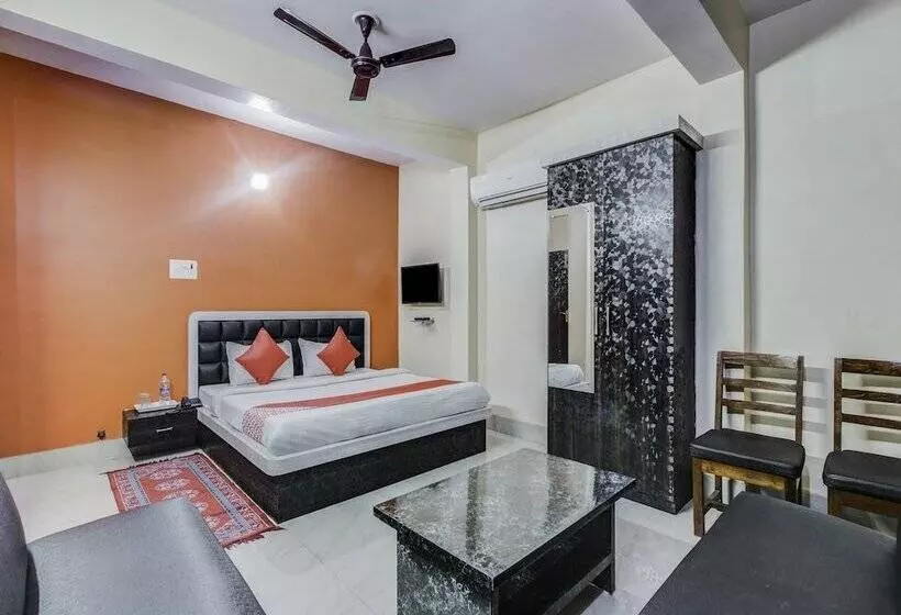ホテル Navneet Residency By Oyo Rooms