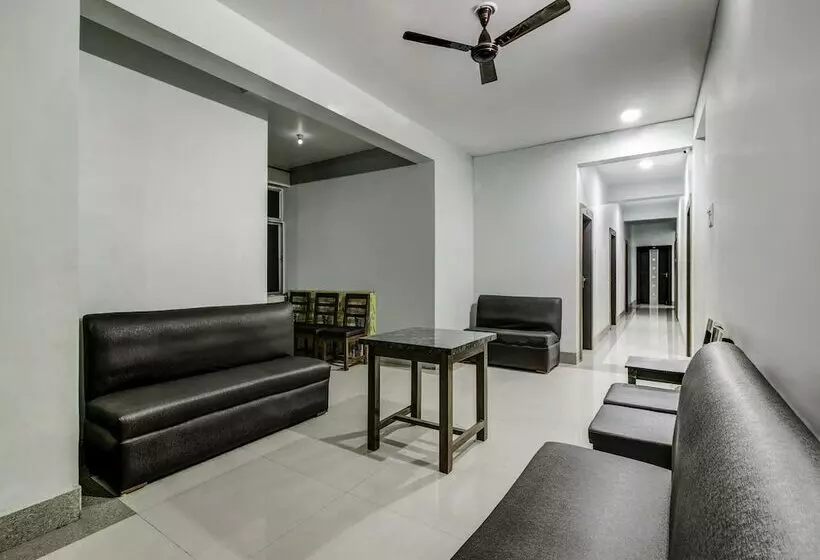 ホテル Navneet Residency By Oyo Rooms