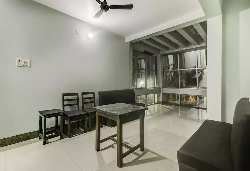 ホテル Navneet Residency By Oyo Rooms
