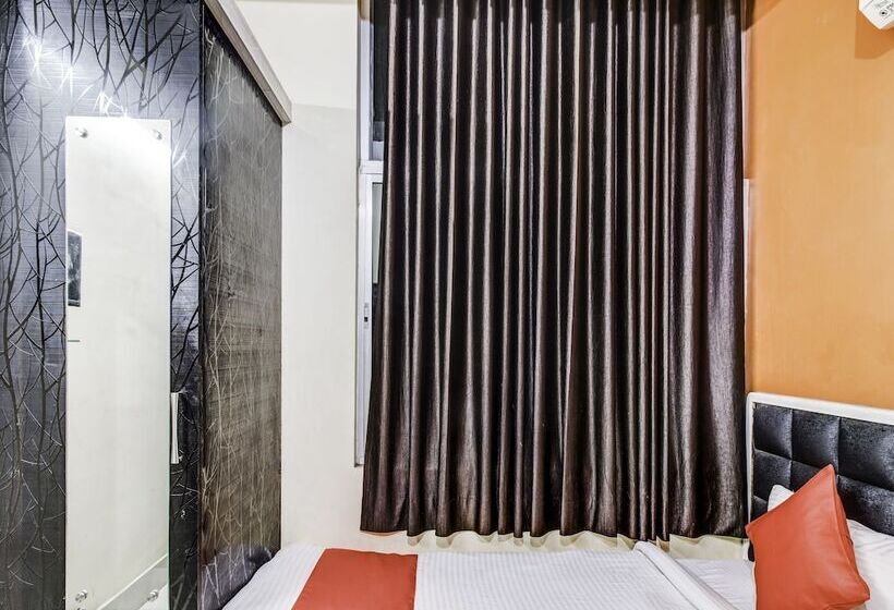Hotelli Navneet Residency By Oyo Rooms
