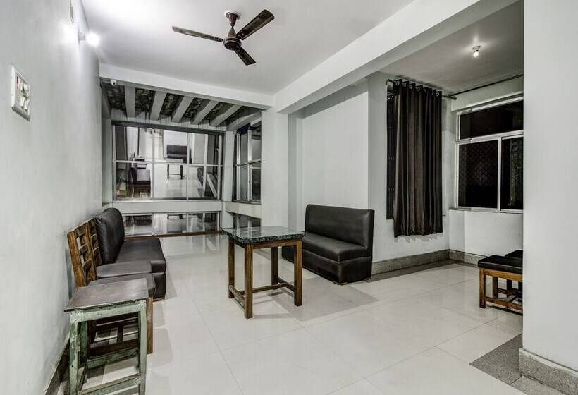 Hotelli Navneet Residency By Oyo Rooms