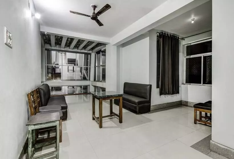 ホテル Navneet Residency By Oyo Rooms