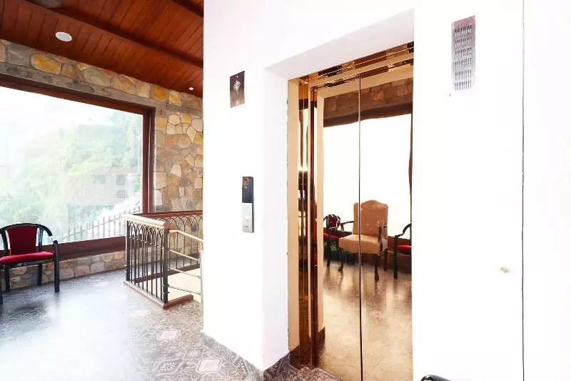 Oyo 16063 Hotel Grand Valley