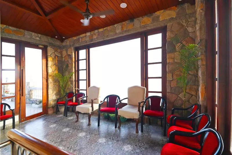 Oyo 16063 Hotel Grand Valley