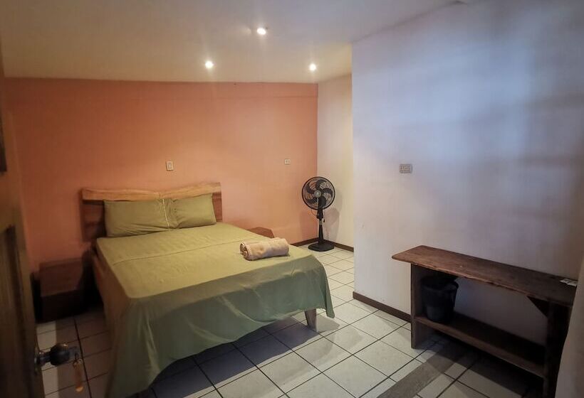 فندق صغير Hospedaje Doña Ana