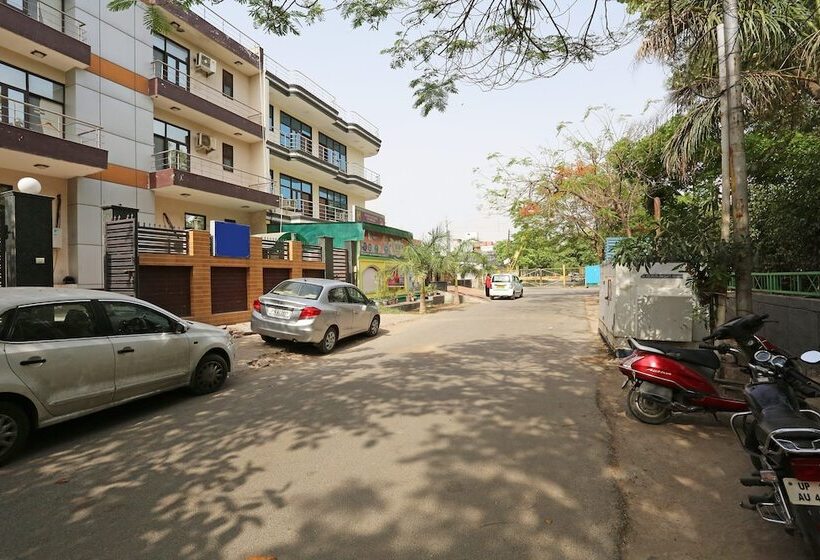 Fabhotel F9 H Block Sector 51