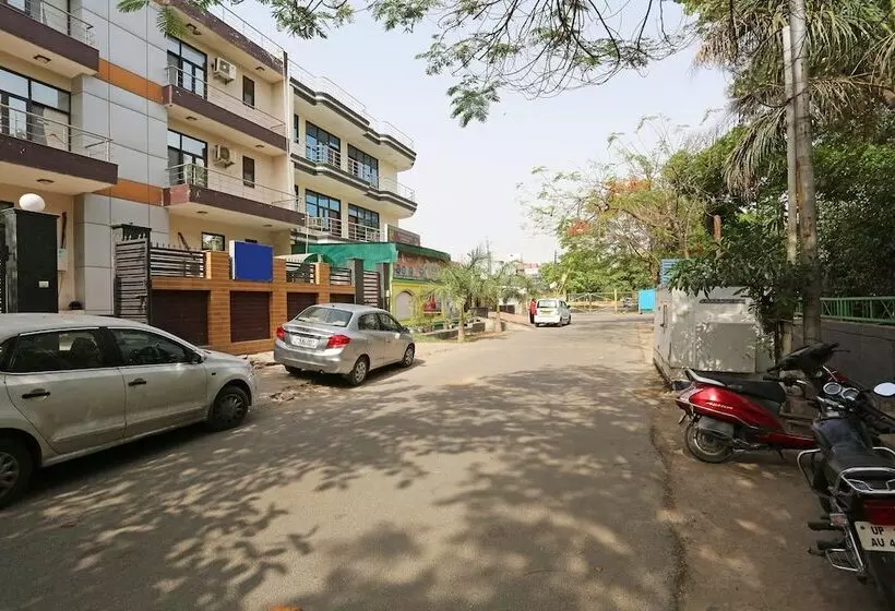 Fabhotel F9 H Block Sector 51