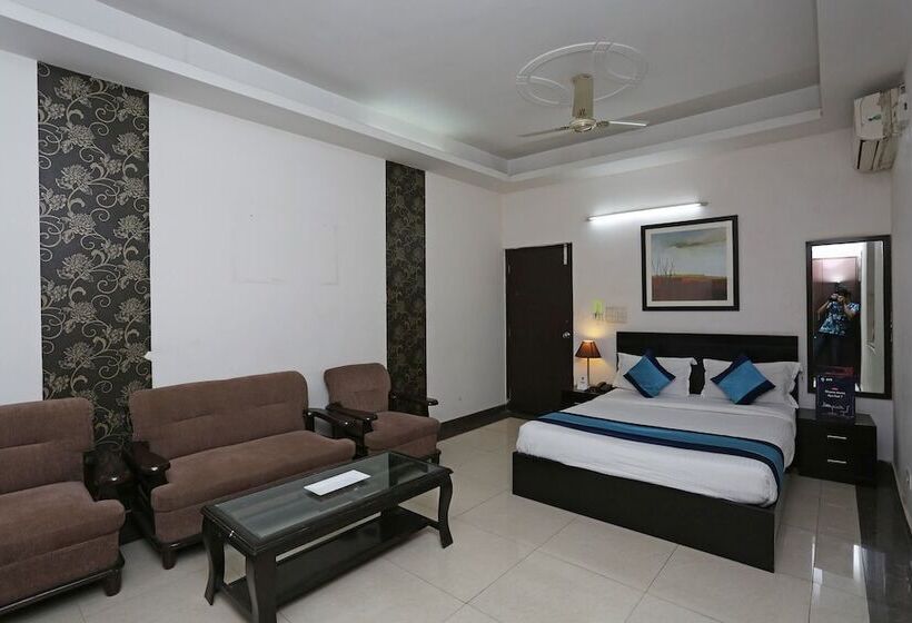 Fabhotel F9 H Block Sector 51