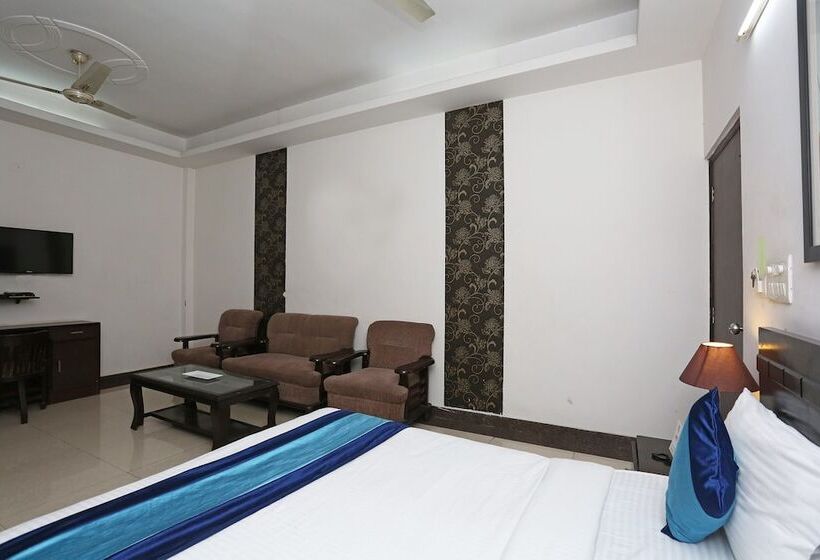 Fabhotel F9 H Block Sector 51