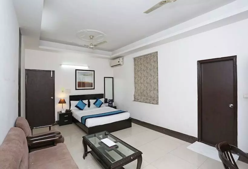 Fabhotel F9 H Block Sector 51