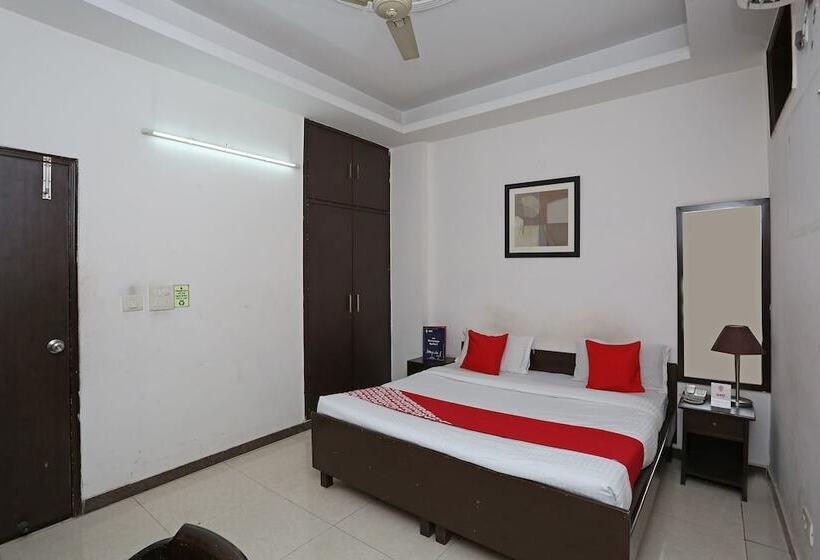 Fabhotel F9 H Block Sector 51