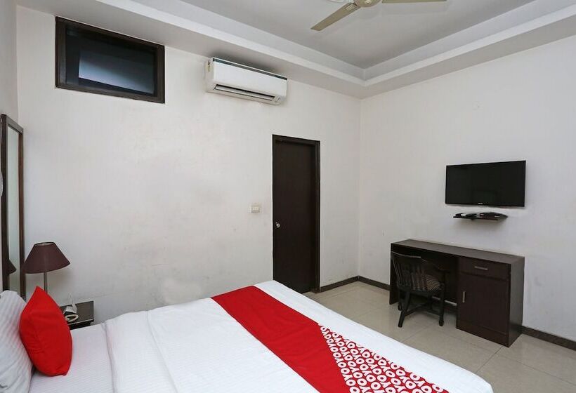 Fabhotel F9 H Block Sector 51