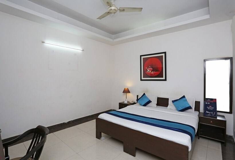 Fabhotel F9 H Block Sector 51