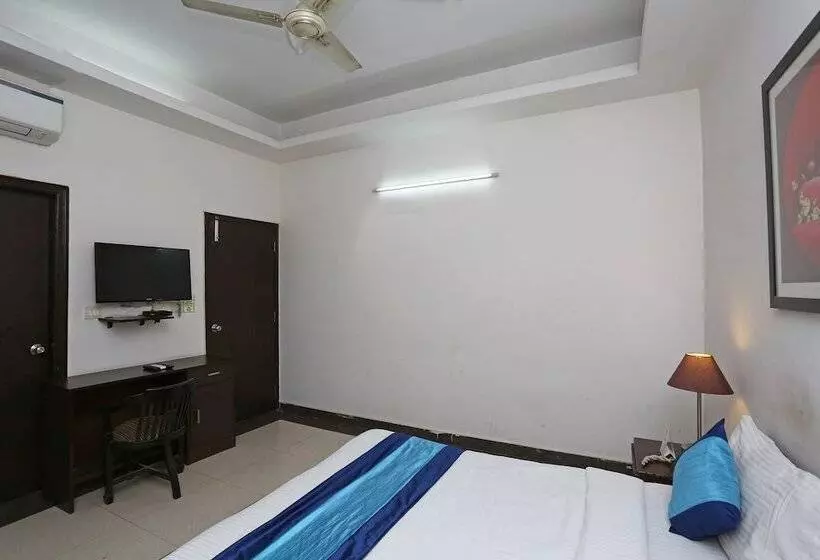 Fabhotel F9 H Block Sector 51