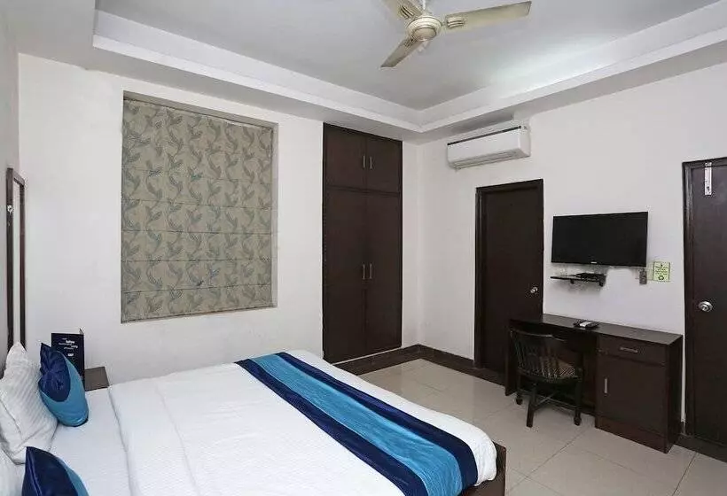 Fabhotel F9 H Block Sector 51