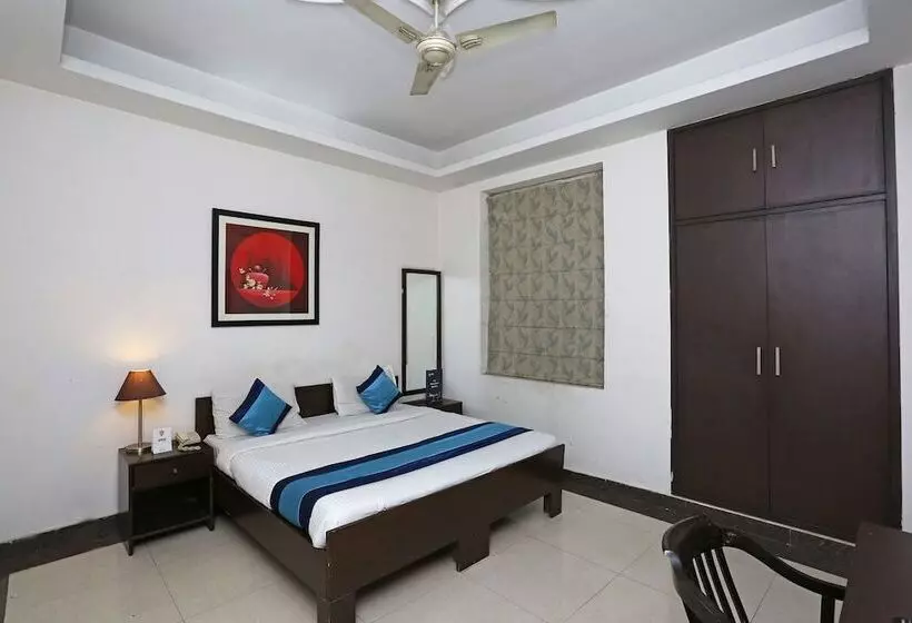 Fabhotel F9 H Block Sector 51