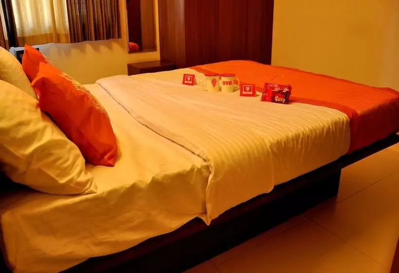 ホテル 7th Heaven By Oyo Rooms