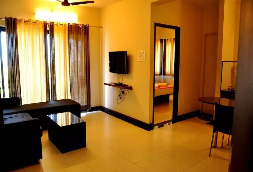 ホテル 7th Heaven By Oyo Rooms