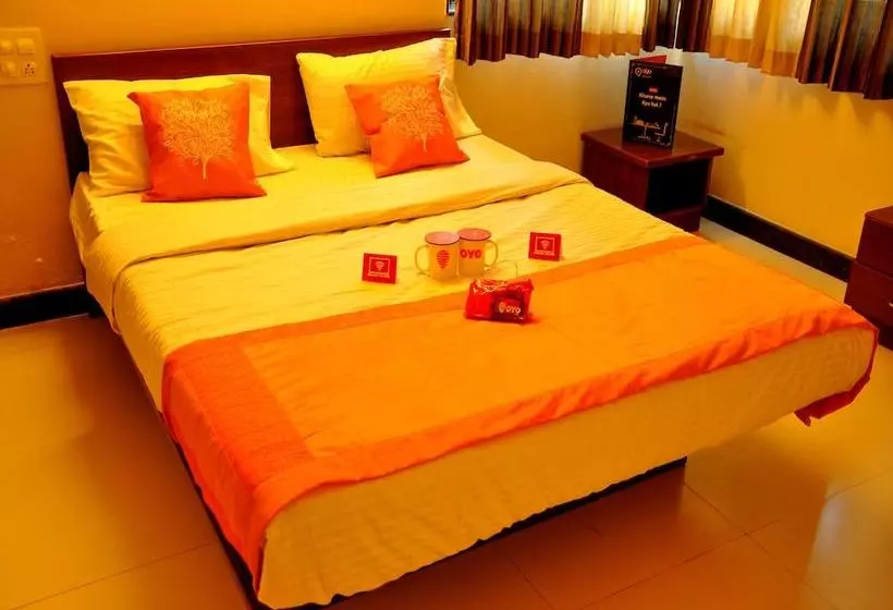 ホテル 7th Heaven By Oyo Rooms