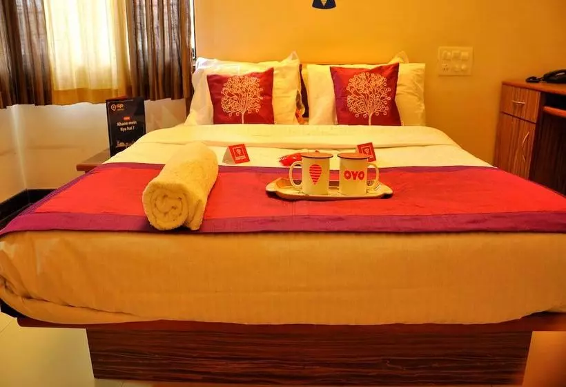 ホテル 7th Heaven By Oyo Rooms