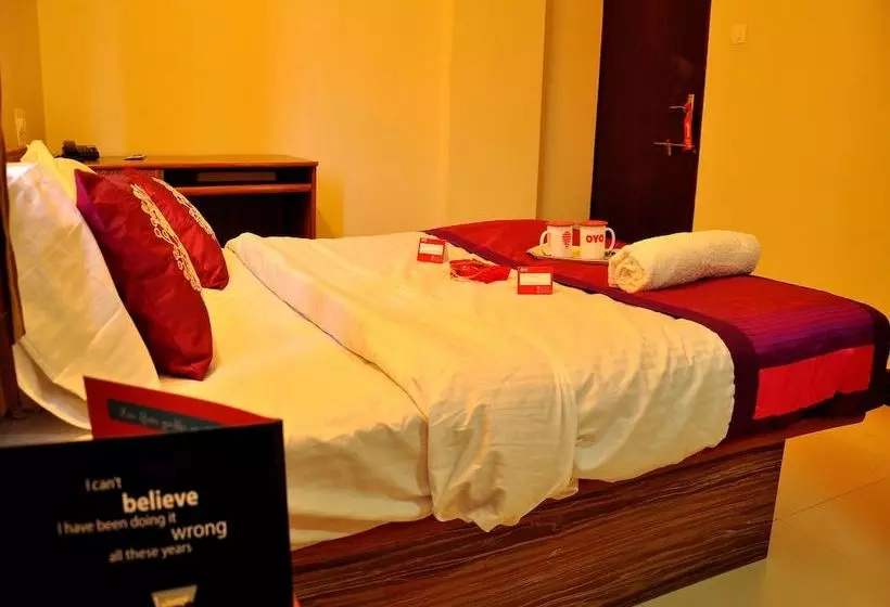 ホテル 7th Heaven By Oyo Rooms