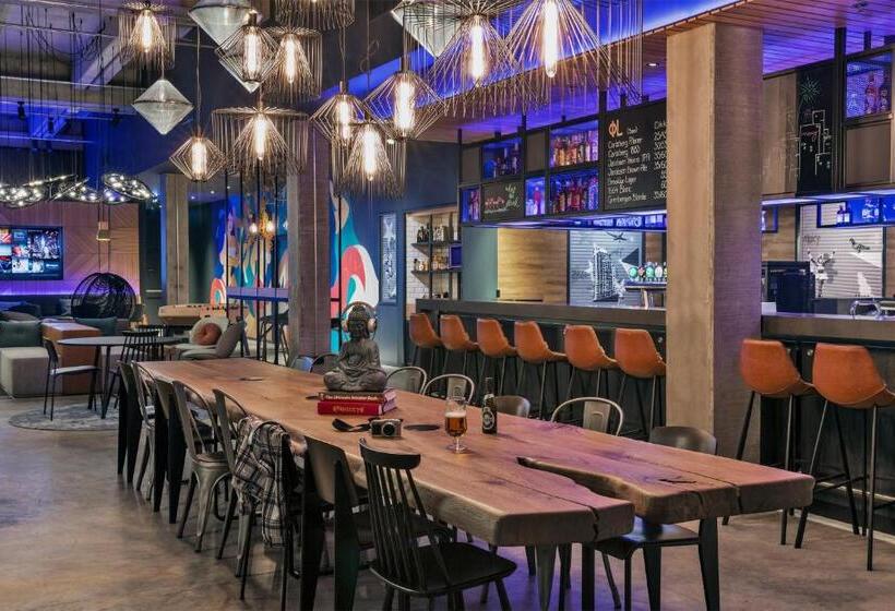 Отель Moxy Copenhagen Sydhavnen