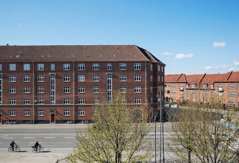 Отель Moxy Copenhagen Sydhavnen