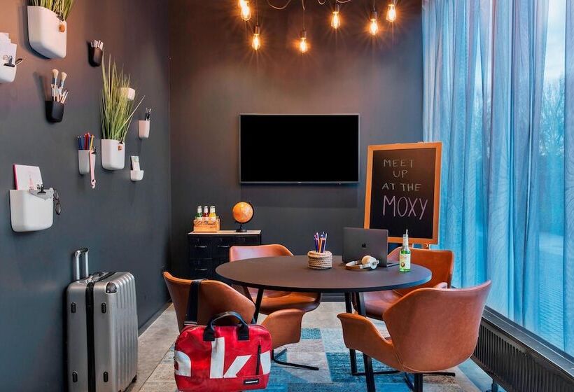 Отель Moxy Copenhagen Sydhavnen