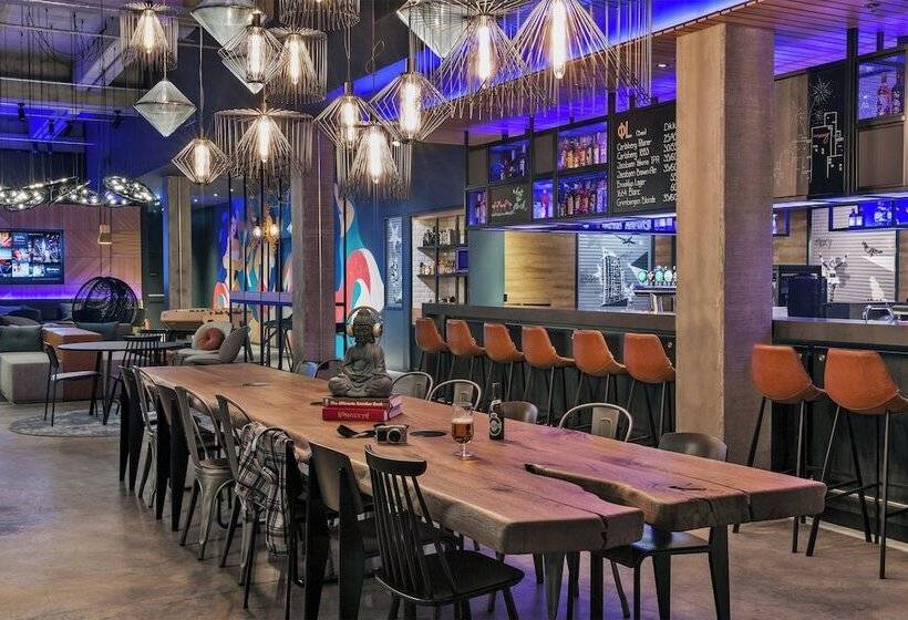 Отель Moxy Copenhagen Sydhavnen