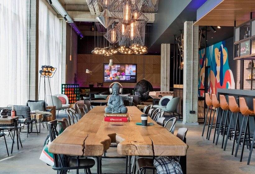 Отель Moxy Copenhagen Sydhavnen