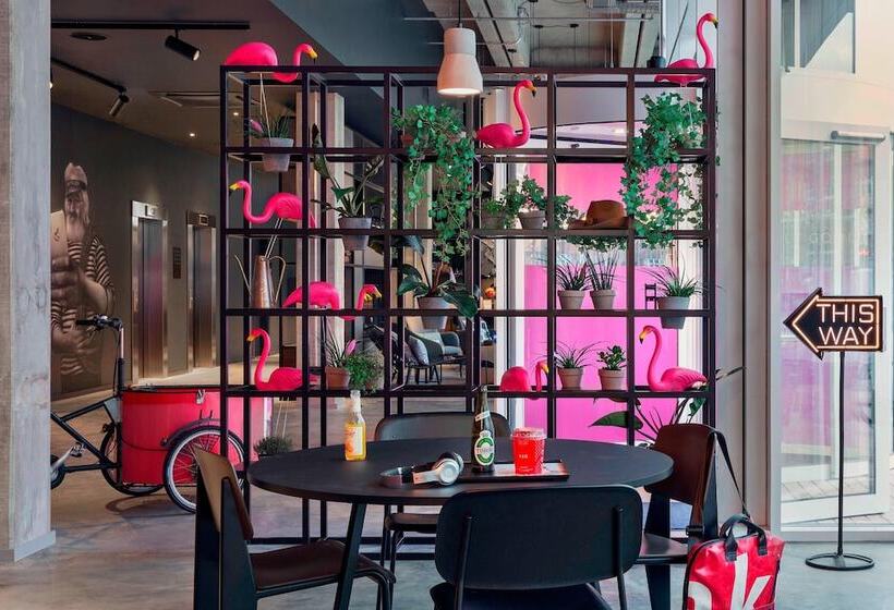 Отель Moxy Copenhagen Sydhavnen